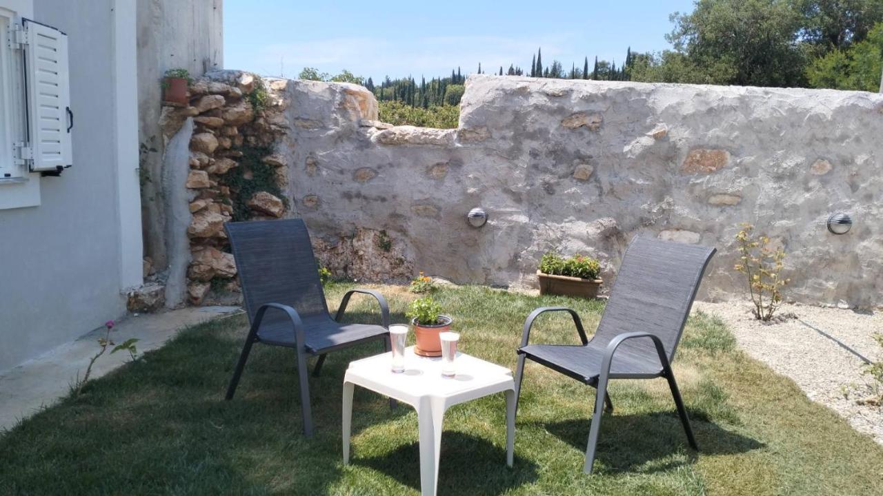 Villa Vikou House à Yírion Extérieur photo