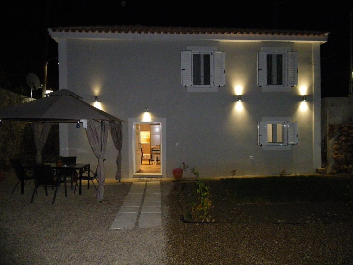 Villa Vikou House à Yírion Extérieur photo