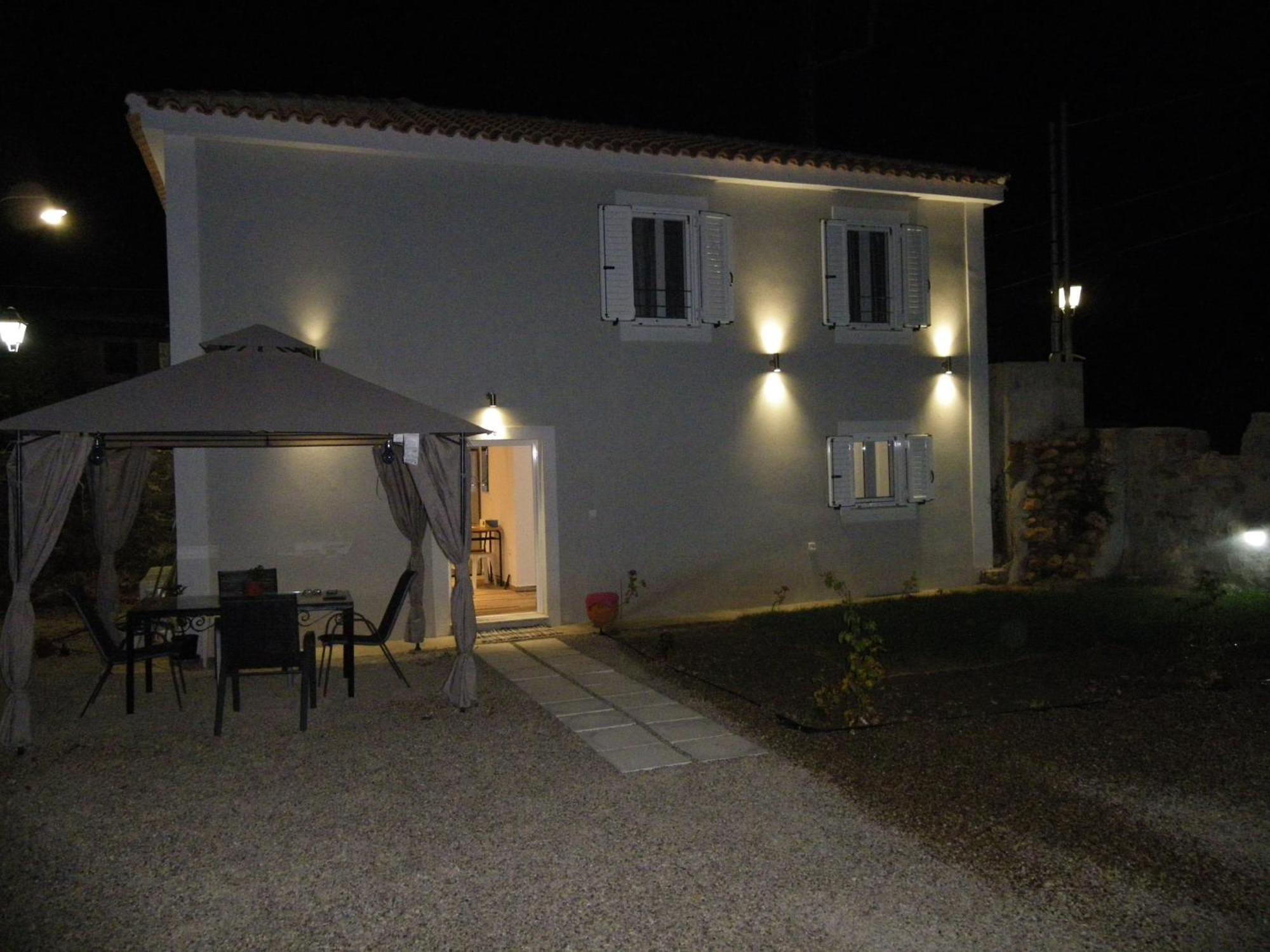 Villa Vikou House à Yírion Extérieur photo