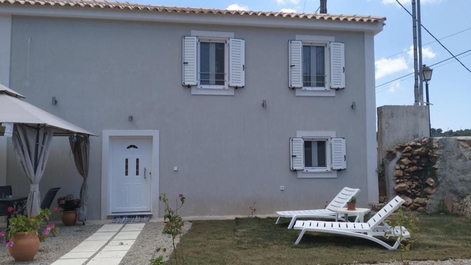 Villa Vikou House à Yírion Extérieur photo